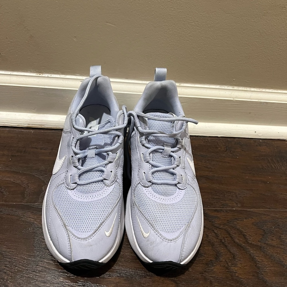 Women Nike Air Max Verona, ghost metallic. Great comfortable running shoes